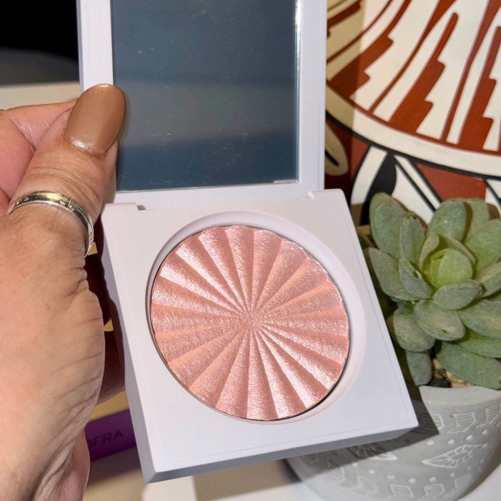 OFRA Shimmering Pink Highlighter In Pillow Talk